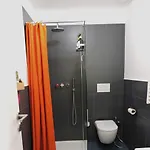 Bed & Breakfast Art Lab
