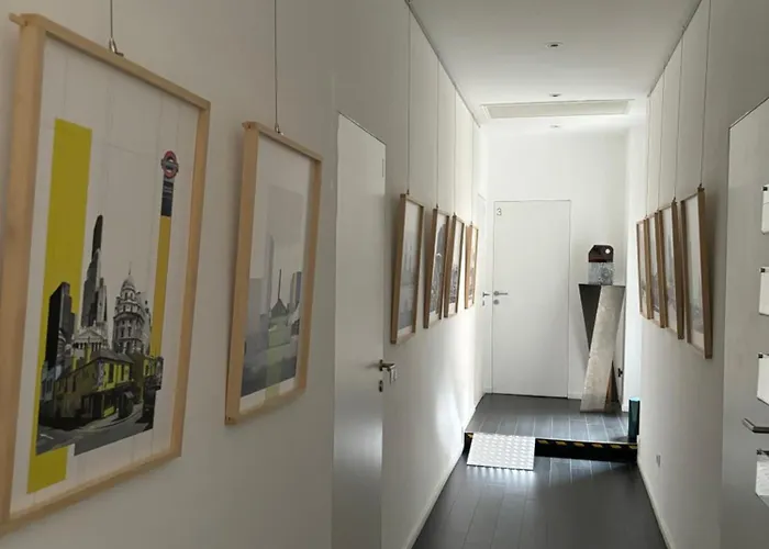 לינה וארוחת בוקר Art Lab 4*